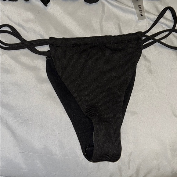 Black shein bikini - Picture 5 of 5